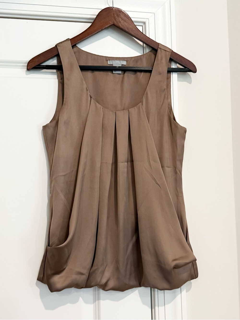 H&M Taupe Pleated Sleeveless Bubble Blouse